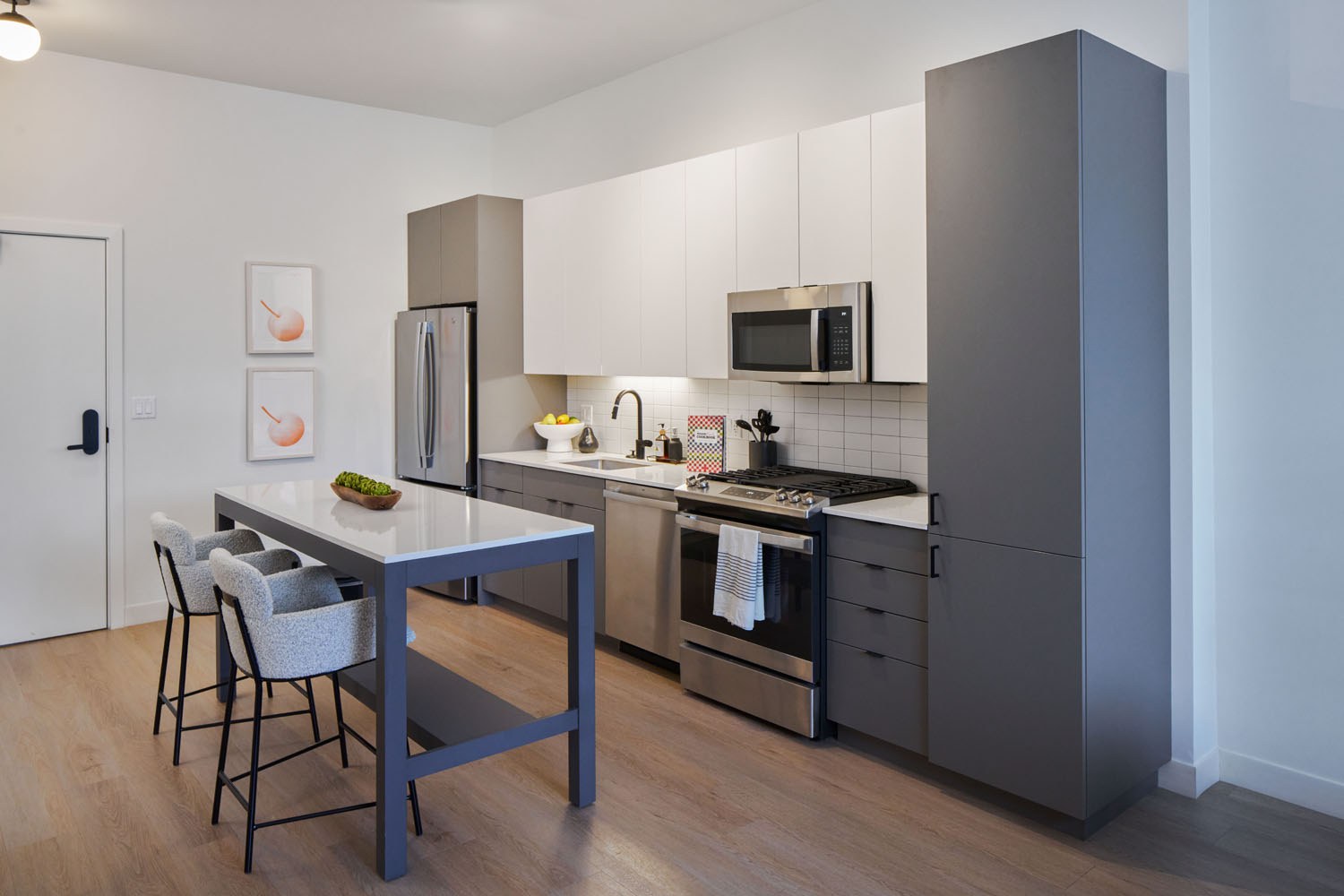 Moveable kitchen islands
